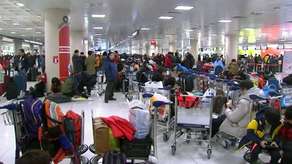 제주공항에 승객 2,500명 발 묶여...'심각' 경보 / YTN