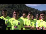 Torcida especial acompanha treino da Seleção