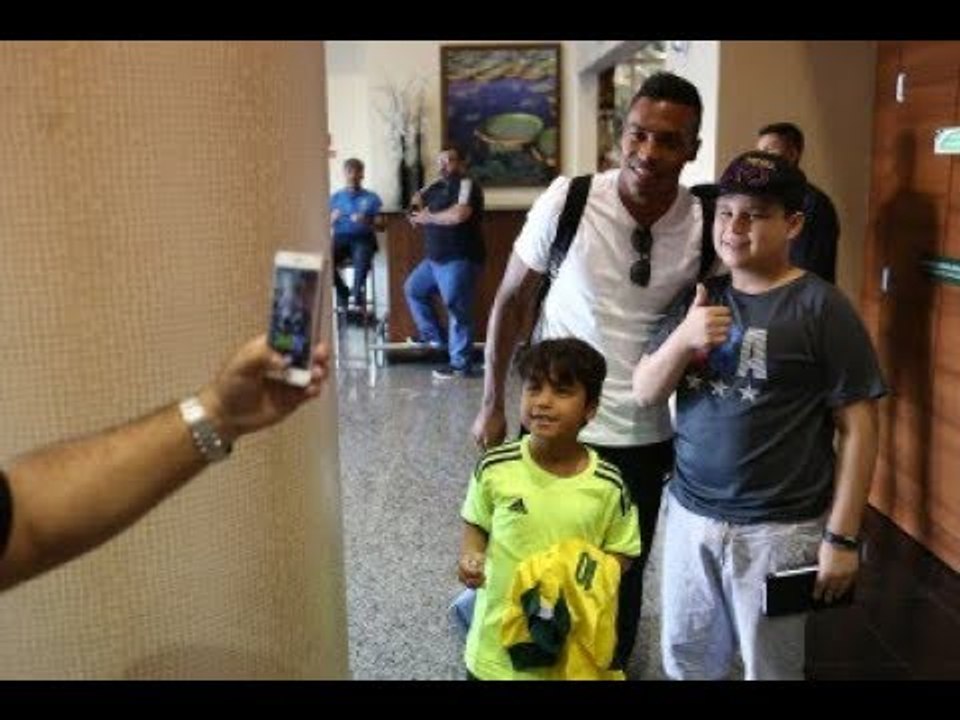 Alex Sandro comenta convocação e treino aberto ao público