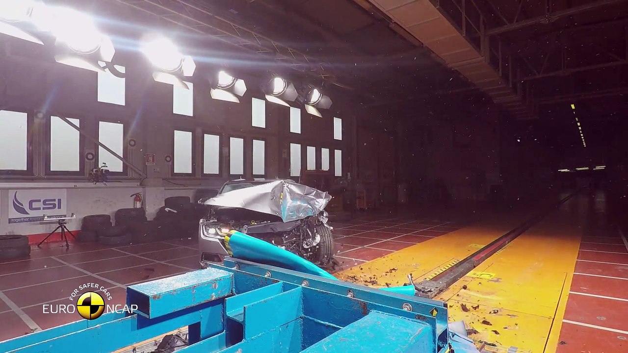 VW Arteon - Crash Tests 2017