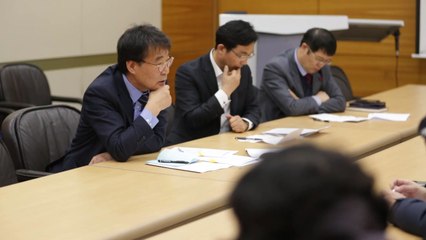 장하성 靑 정책실장, 고려대 청소 노동자 면담..."고용 안정 대책 요청" / YTN