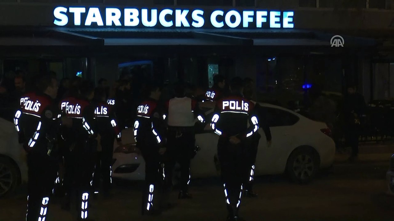 Başkentte başına silah dayayan kişi kendisini kafeye kilitledi