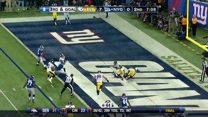 2012 - New York Giants wide receiver Victor Cruz injured in the end zone