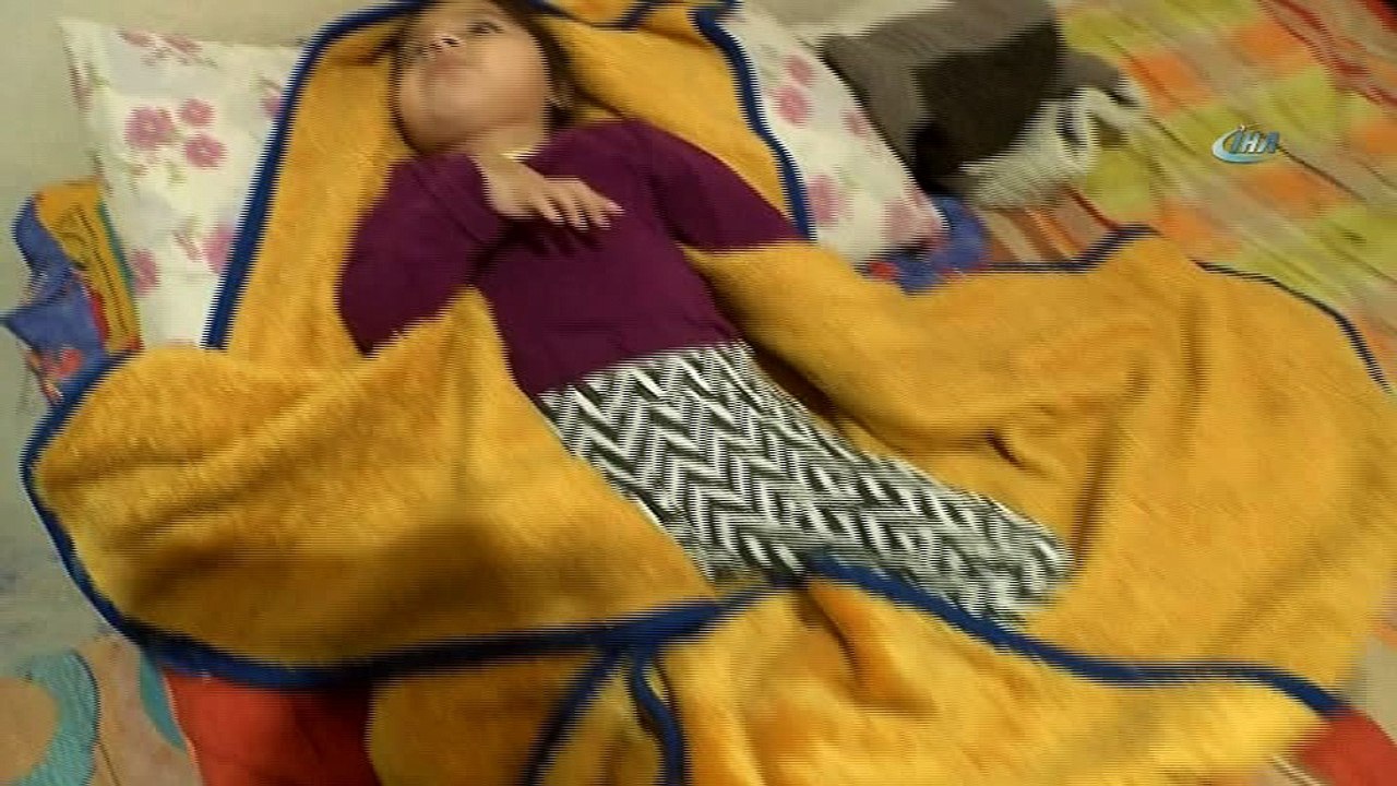 Doğuştan epilepsi hastası 3 yaşındaki Nazlı yardım elini bekliyor