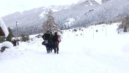 تعرف على رحلة ثلاثة مهاجرين هدهم التعب لدخول فرنسا وماذا حل بهم