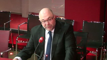 Laits infantiles : "Il y a eu une faute de Lactalis", charge Stéphane Travert sur RTL