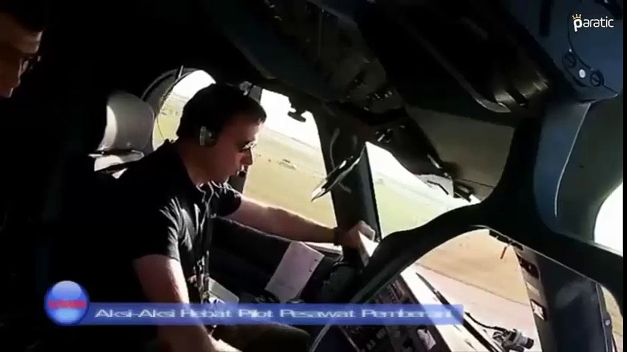 Savaş Uçakları ile Akrobatik Hareketler Sergileyen Pilotlar - paratic