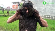 Cet homme se recouvre de milliers d'abeilles... Risqué