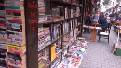 İzmir-Eski Kitaplarla Açılan Tezgahtan 100 Bin Eserlik Sahaf Dükkanına