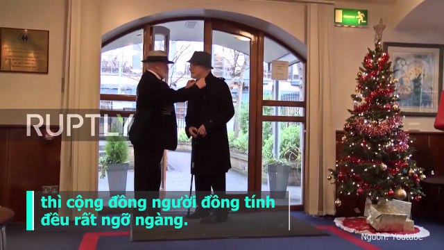 Quen nhau 30 năm trời, hai trai thẳng đã quyết định cưới nhau vì lý do không tưởng