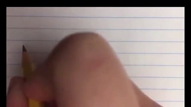 Elle reproduit la musique de Star Wars avec un crayon de papier