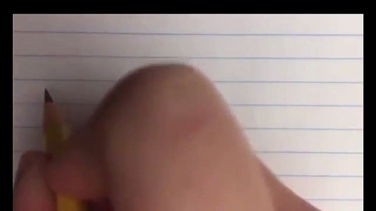 Elle reproduit la musique de Star Wars avec un crayon de papier