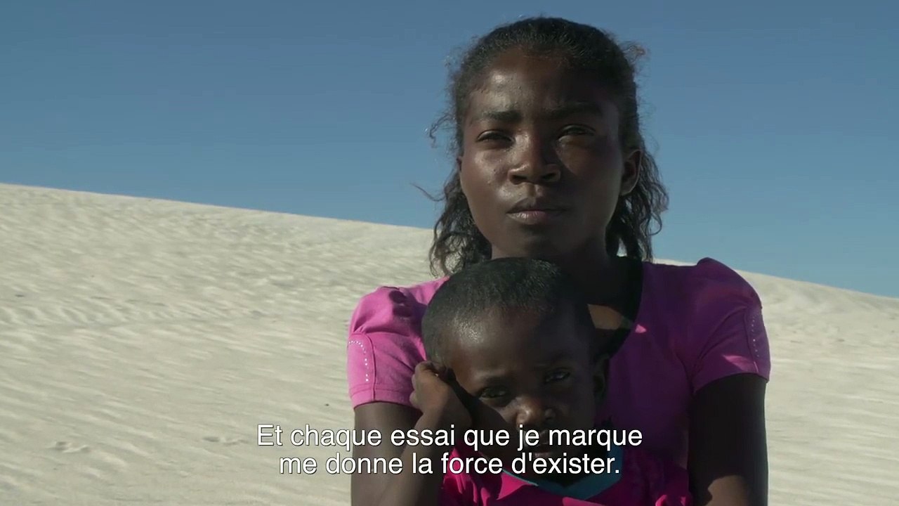 Terres en Mêlées - La jeune fille et le ballon ovale
