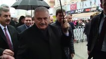 Başbakan Yıldırım, Cuma Namazının Ardından Esnaf Ziyaretlerinde Bulundu
