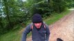 France : Un clash entre un cycliste et un motard au milieu d'une forêt !
