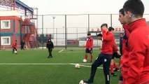 Futbolculara “ölü yaprak” dersi