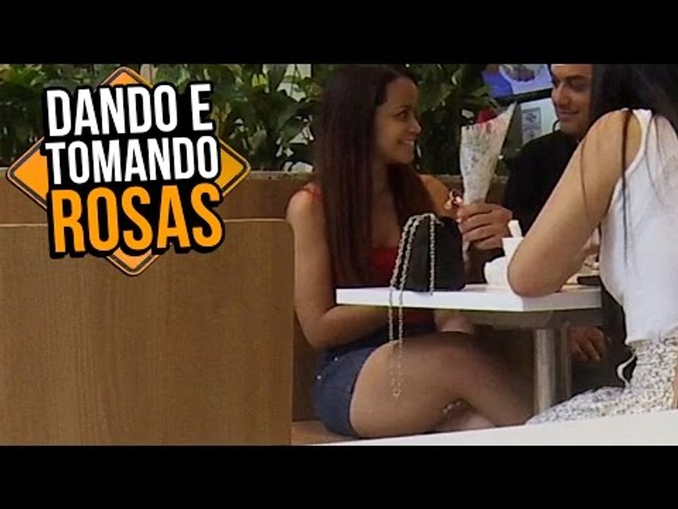 PEGADINHA: DANDO E TOMANDO ROSAS - Stupidshow