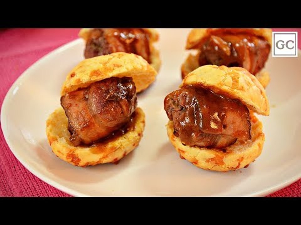 Pão de queijo recheado com medalhão de carne | Receitas Guia da Cozinha