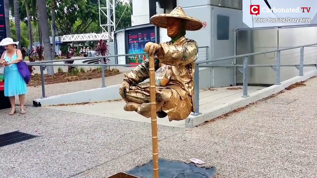 Compilation des meilleurs spectacles de rue et street performers au monde.