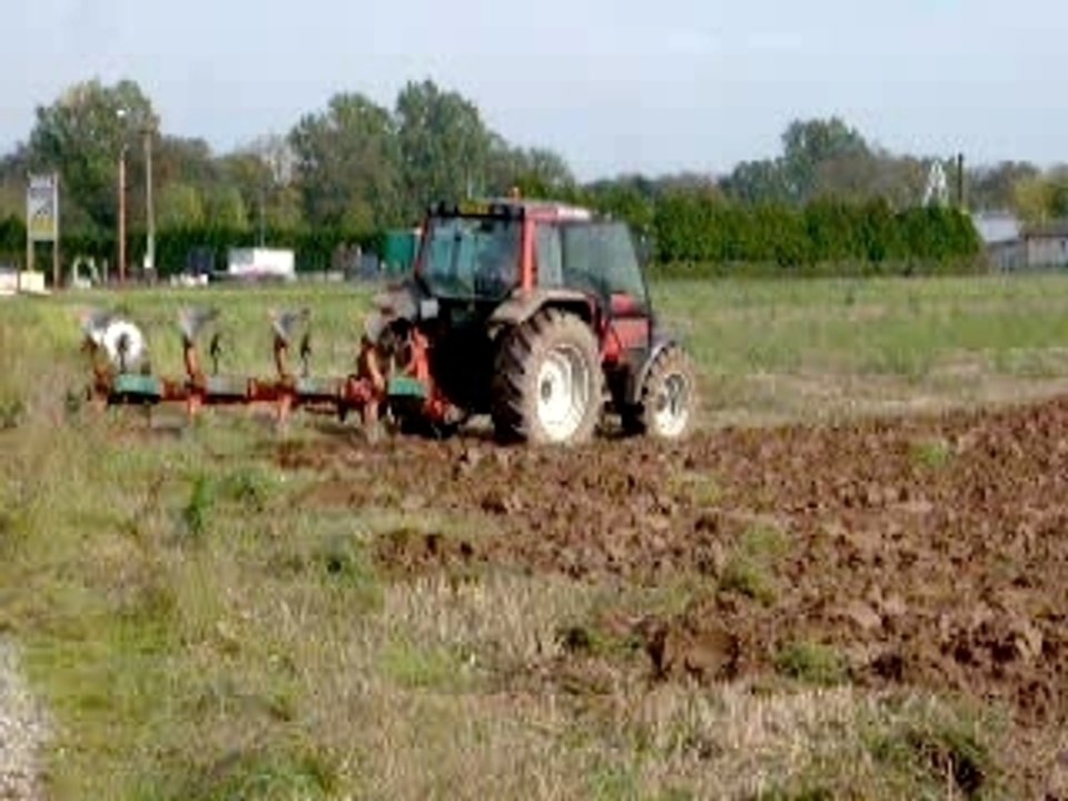 valtra 6750 charrue et valtra 8550