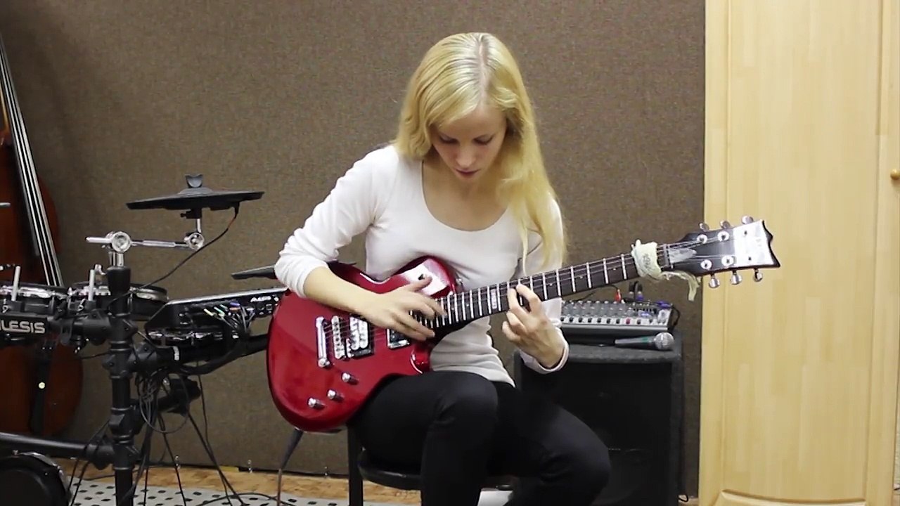 J. S. Bach - Prelude no. 2 in C Minor guitar tapping cover