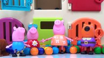Nick Jr. PEPPA PIG. Learn Colors with RAINBOW GUMBALLS, George Pig, Toy Surprises Kids Show TUYC