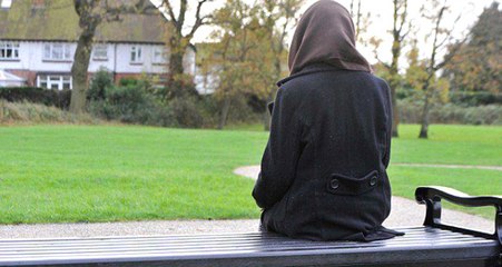 Kanada'da Okula Giden Başörtülü Kıza Makaslı Saldırı