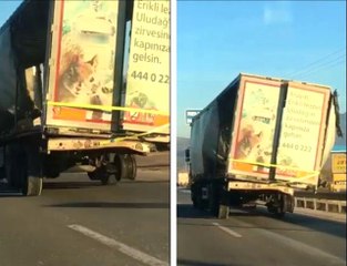 Lastiksiz Yola Devam Eden Tır Korkuttu