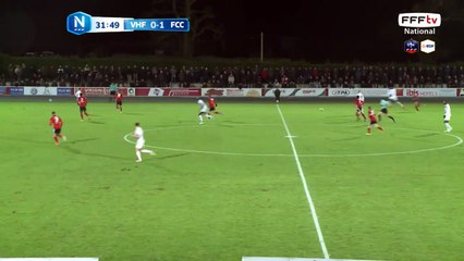 Oh le bon centre est poussé en touche par le défenseur des Vendées.