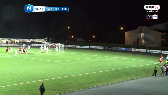 Corner très bien tiré mais repoussé par la défense de Chambly.