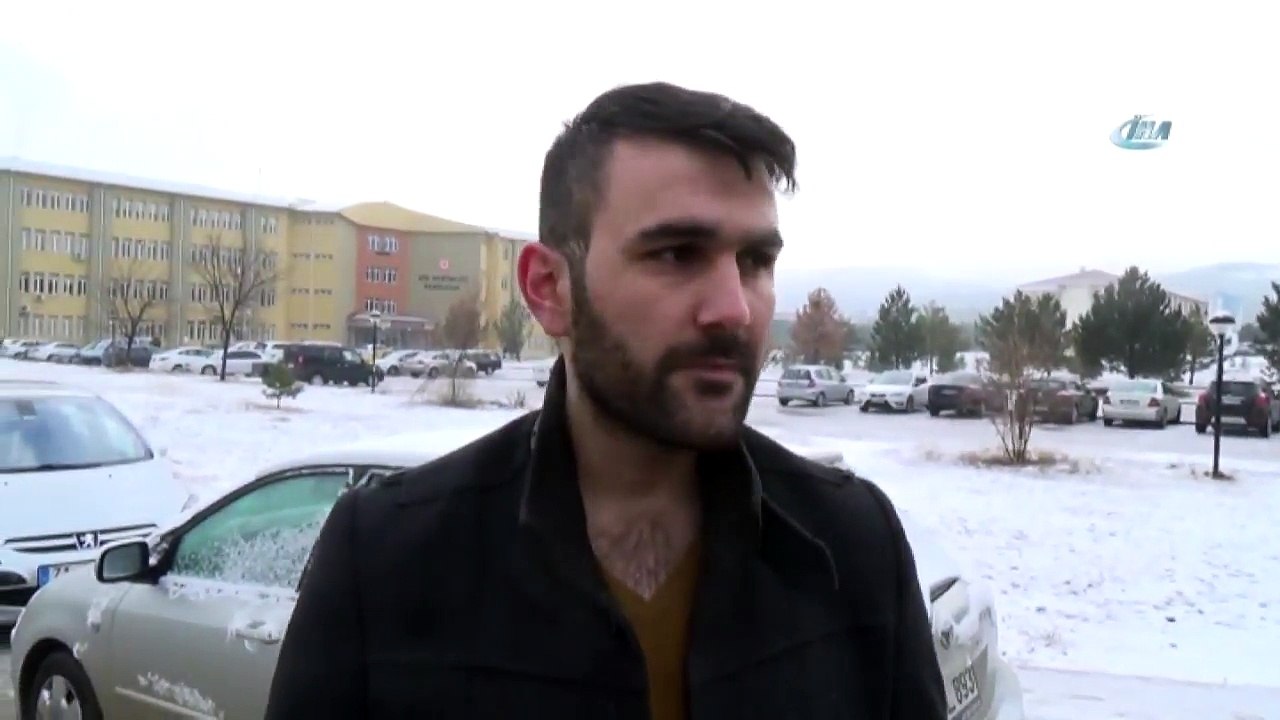 Hoşgörünün Böylesi...Çarpıştığı Aracın Sürücüsünün Sınavından Çıkmasını Bekledi