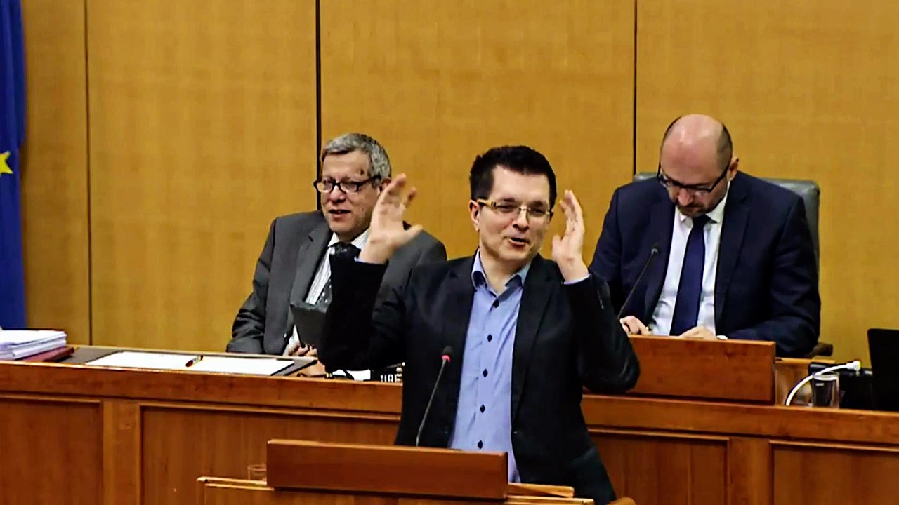 Bunjac: "Čim čuje: zastupnik Bunjac, padne mu mrak na oči!"