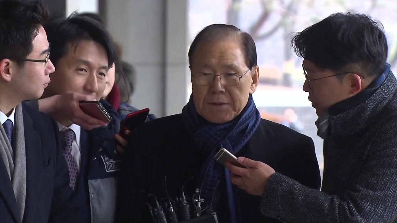 'MB 집사' 김백준 소환...국정원 자금 추궁 / YTN