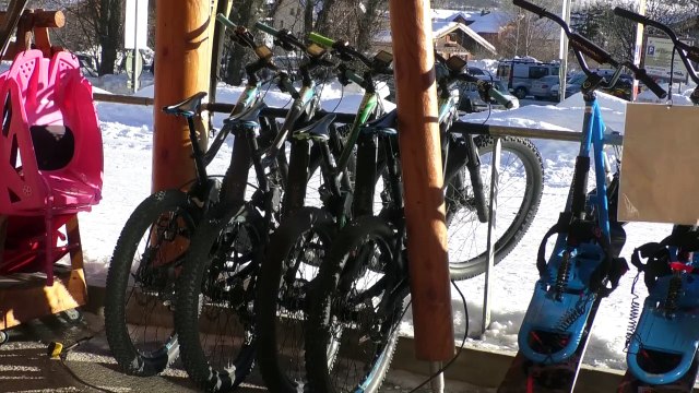 Hautes-Alpes : du VTT électrique pour des ballades sur la neige aux Monêtier-les-Bains