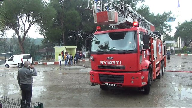 Okulda çıkan yangın korkuttu, Öğrenciler tahliye edildi