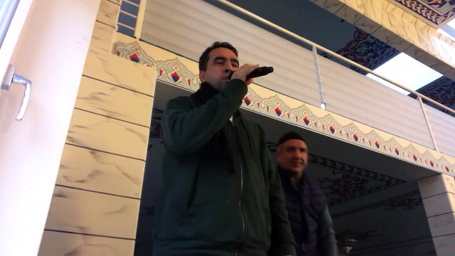 Kabe usulü kamet. Kabe müezzini Sheikh Ali Mullah makamı. İshøj Mevlana Camii, Danimarka. Hafiz müezzin Metin Demirtas. Mekke-i Mükerreme namaz. Kabe müezzini Sheikh Ali Mullah taklit kamet. İqamat salah Makkah. İmitation Sheikh Ali Mullah. Kabede kamet.