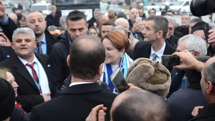 İyi Parti Genel Başkanı Akşener, Kütahya İl Binasının Önünde Partilere Seslendi