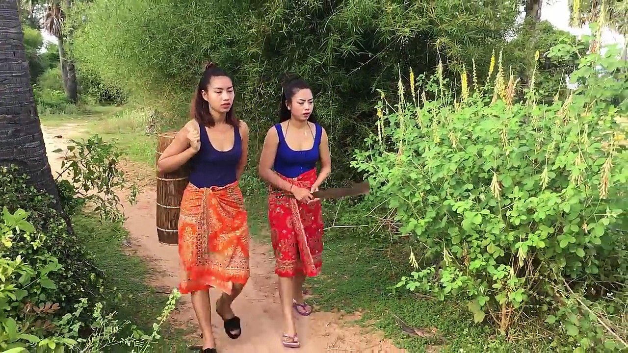 Wow! Amazing Fishing - How To Catch Fish By Hand In Cambodia - Catch A Lot Of Fish (1)