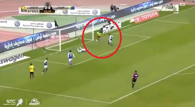 Terrible open goal miss by Ahmed Akaichi vs Al-Hilal