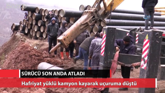 Uçuruma yuvarlanan araçtan son anda atladı