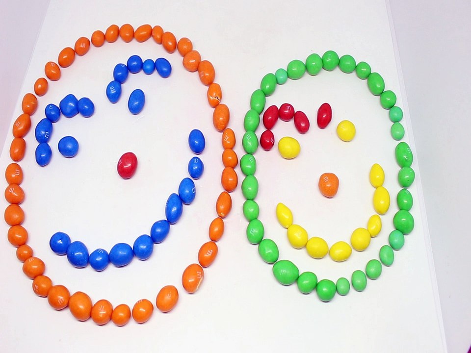 Stop Motion Learning Colors with Smiley Faces for Kids & Children Wheels on the Bus Nursery Rhymes