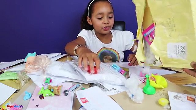 GIANT SURPRISE PO BOX FAN MAIL OPENING - Shopkins - Candy - Kinder Surprise Toy Opening