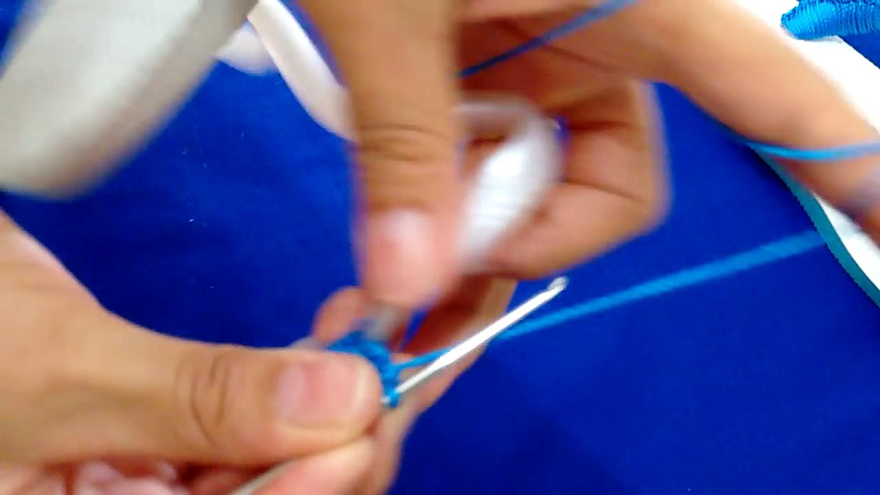 Chinelo bordado com crochê