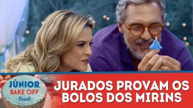 Jurados experimentam os bolos dos mirins