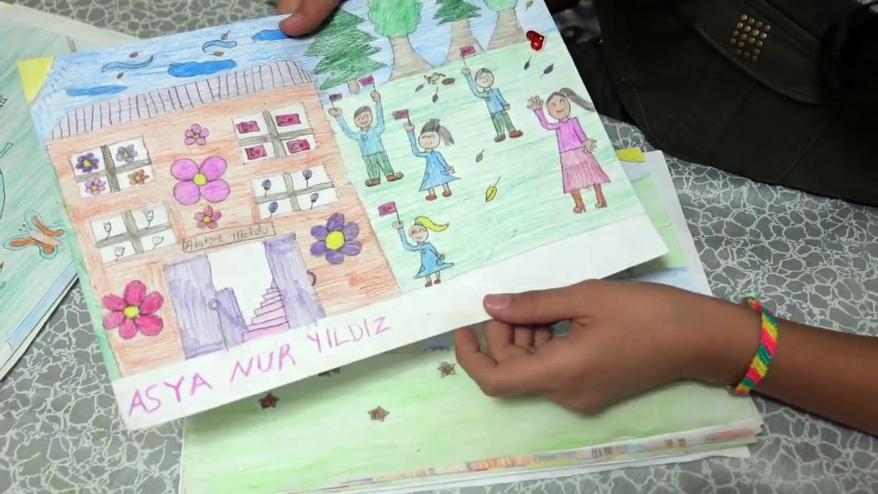 Eski Resimlerime Bakıyorum.