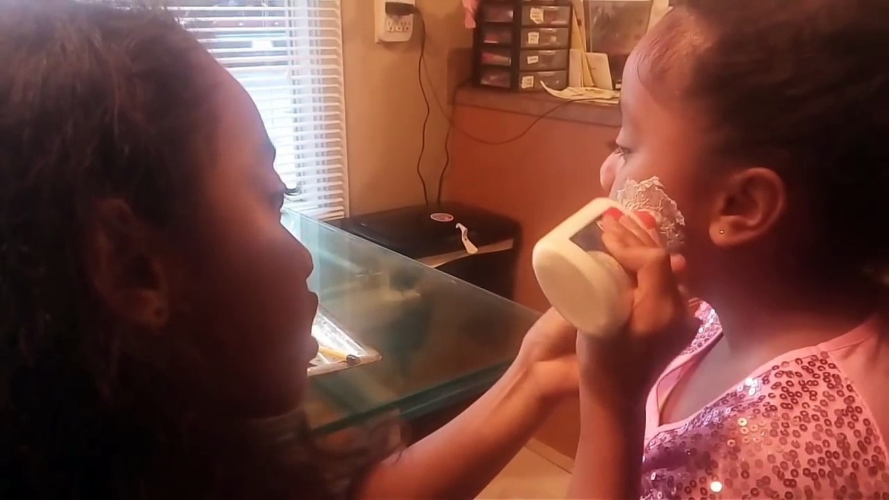 EASY ZOMBIE MAKEUP TUTORIAL!! - Halloween Makeup For Kids