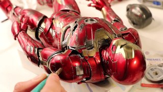 WATCH ME TAKE A DREMEL TO HOT TOYS IRON MAN in basic weathering and battle damage, STEP 3