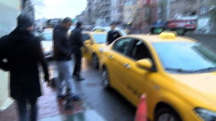 Beyoğlu’nda silahlı çatışma... Kurşunlar taksiye ve belediye otobüsüne isabet etti