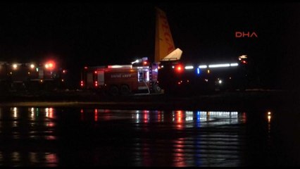Turkey: plane overruns runway