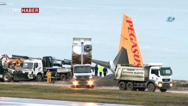 Trabzon'da pistten çıkan uçağı kurtarma çalışmaları sürüyor
